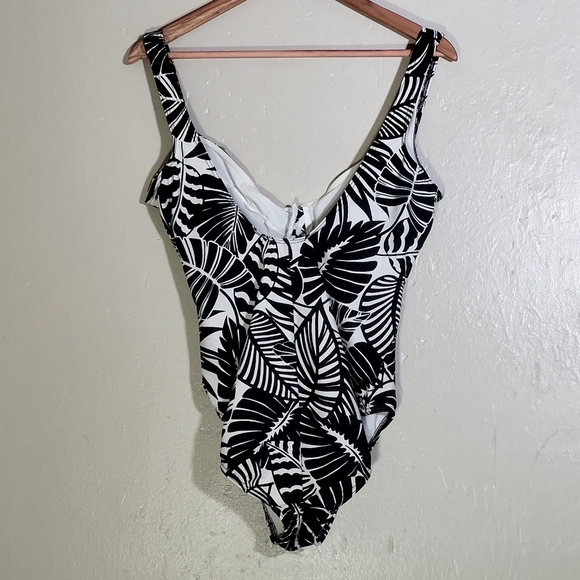 Miraclesuit Tummy Control Banana Leafs Swimsuit - Picture 2 of 5